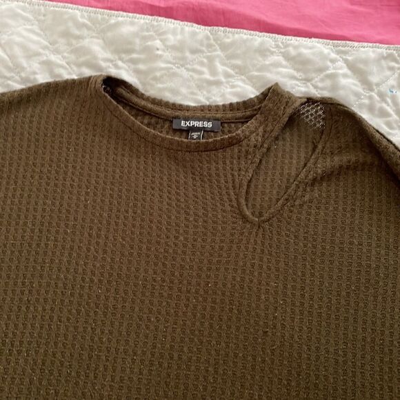 Long sleeve women’s shirt with fashion hole on left shoulder by express medium - Picture 2 of 7